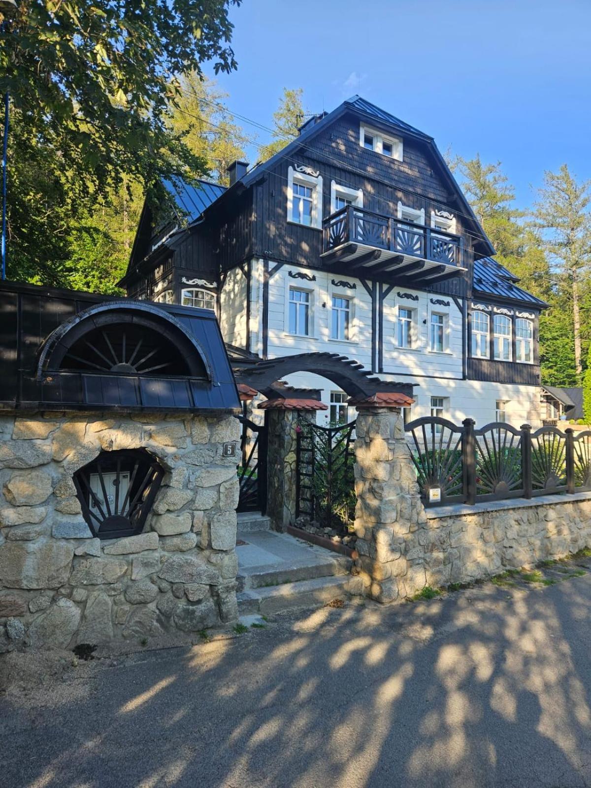 Residence Zielono Mi Шклярска Поремба Екстериор снимка